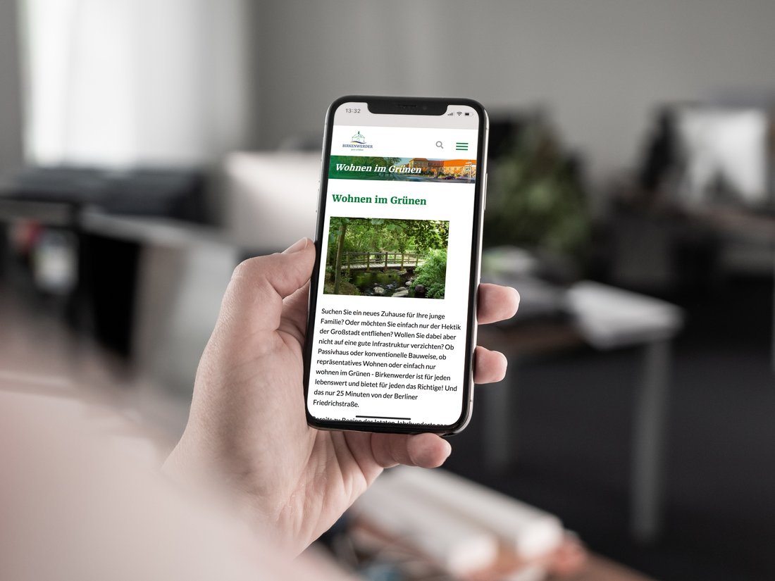 Die Website der Gemeinde Birkenwerder auf dem Smartphone